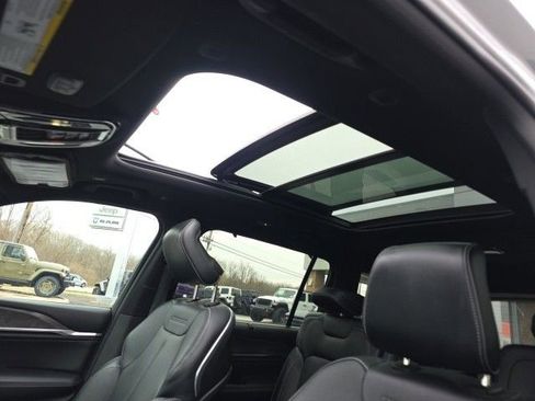 Used 2025 Jeep Grand Cherokee L Overland w/ Advanced Protech Group III image 3