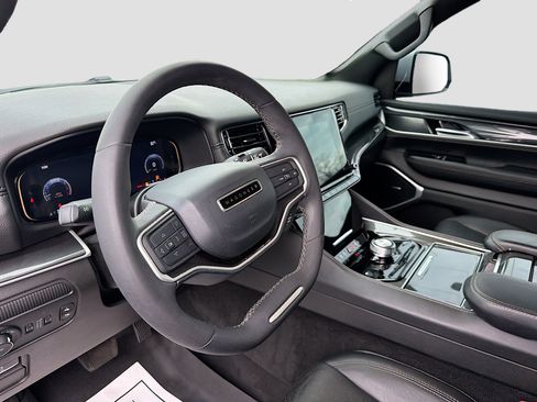 Used 2022 Jeep Wagoneer Series I w/ Premium Group I RWD image 9