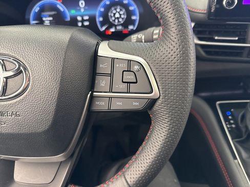 Certified 2025 Toyota Sienna XSE image 22