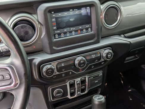 Used 2019 Jeep Wrangler Unlimited Sahara AWD/4WD image 17