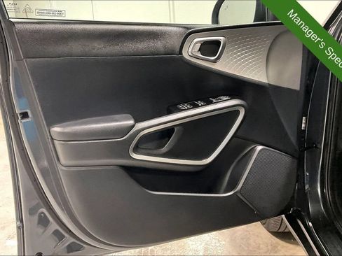 Used 2025 Kia Soul LX w/ LX Technology Package FWD image 21