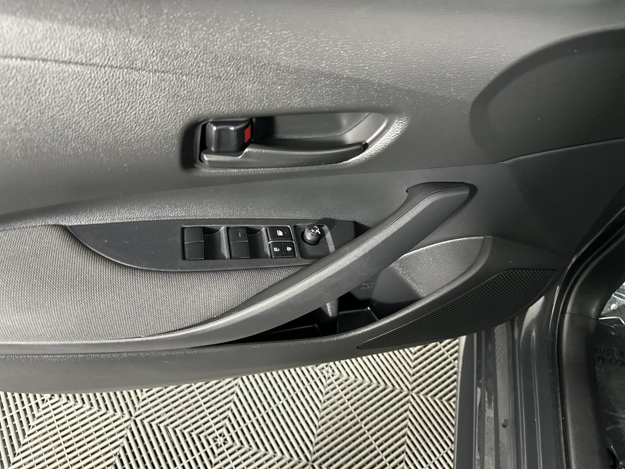 Used 2023 Toyota Corolla LE FWD image 8