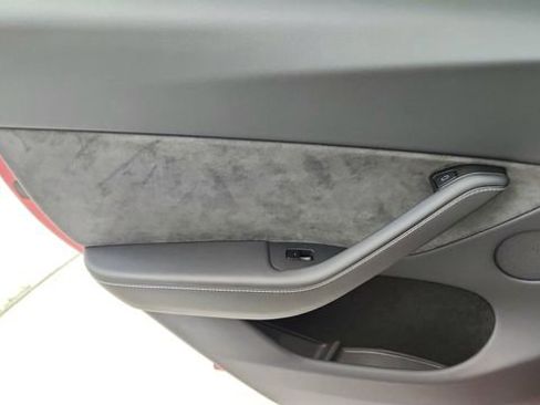 Used 2025 Tesla Model Y Performance image 31