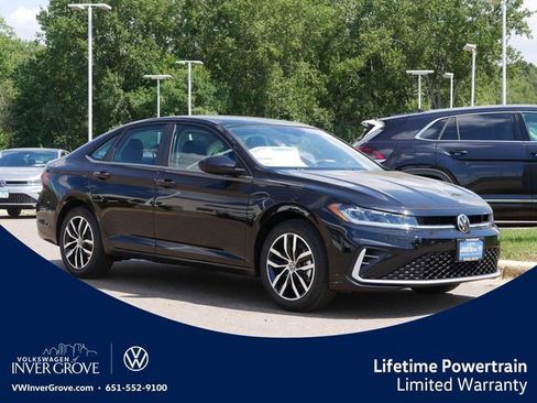 New 2025 Volkswagen Jetta SE image 1