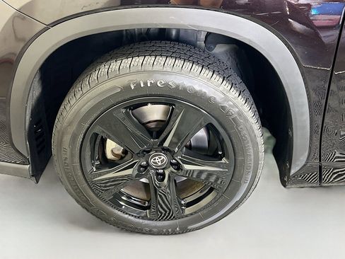 Used 2022 Toyota Highlander L image 13