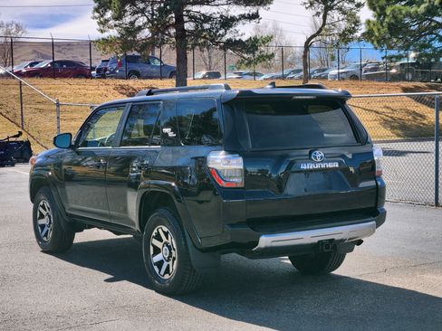 Used 2022 Toyota 4Runner TRD Off-Road image 3