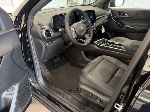 New 2026 Chevrolet Equinox LT w/ Convenience Package II FWD image 14