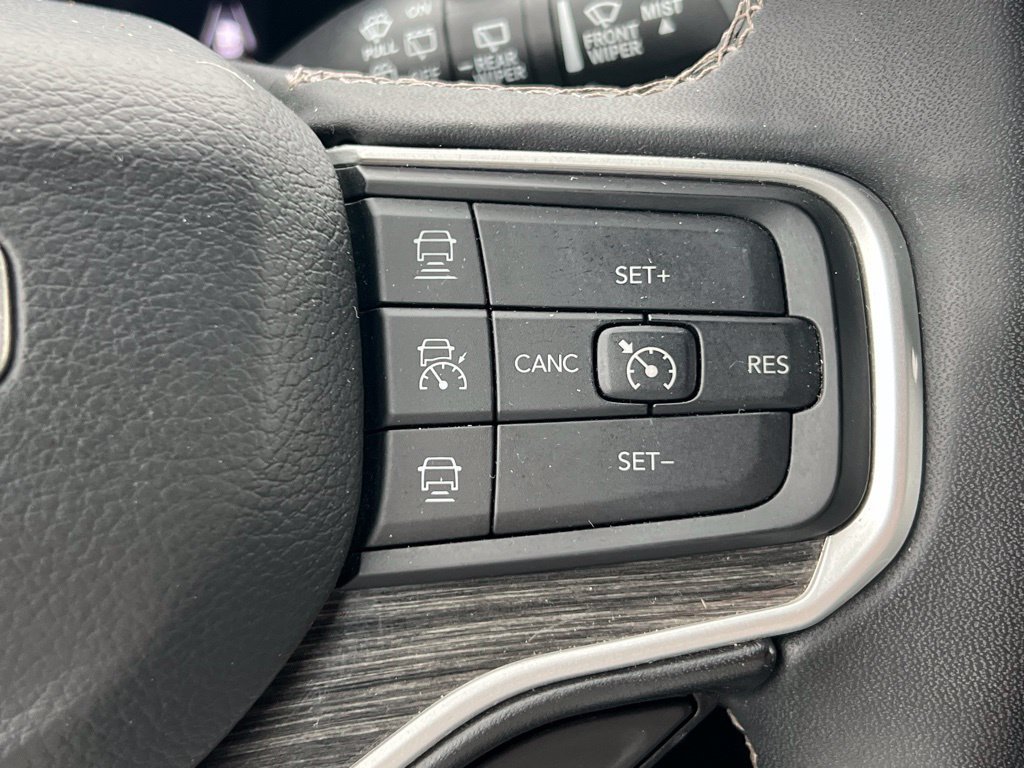 Used 2022 Jeep Wagoneer Series III AWD/4WD image 35