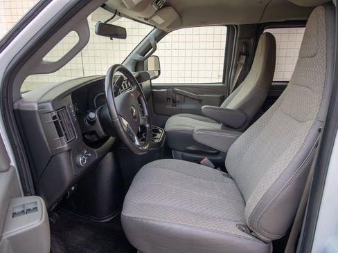 Used 2017 Chevrolet Express 3500 LT w/ LT Preferred Equipment Group image 13