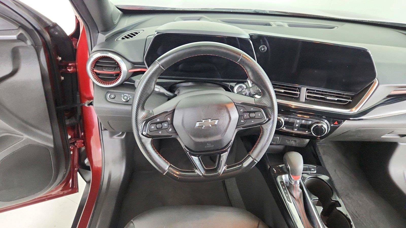 Used 2024 Chevrolet Trax RS w/ Driver Confidence Package FWD image 19