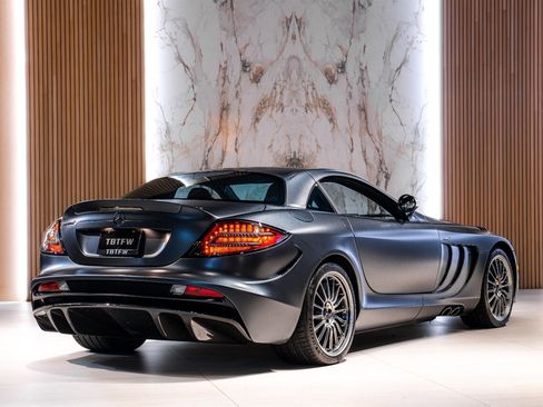Used 2005 Mercedes-Benz SLR image 3