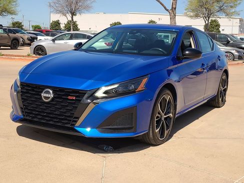 Certified 2025 Nissan Altima 2.5 SR image 1