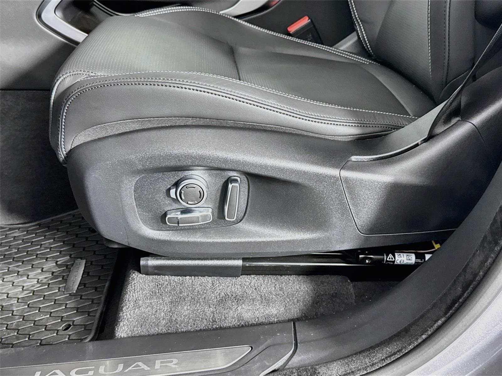 New 2026 Jaguar F-PACE R-Dynamic S AWD/4WD image 22