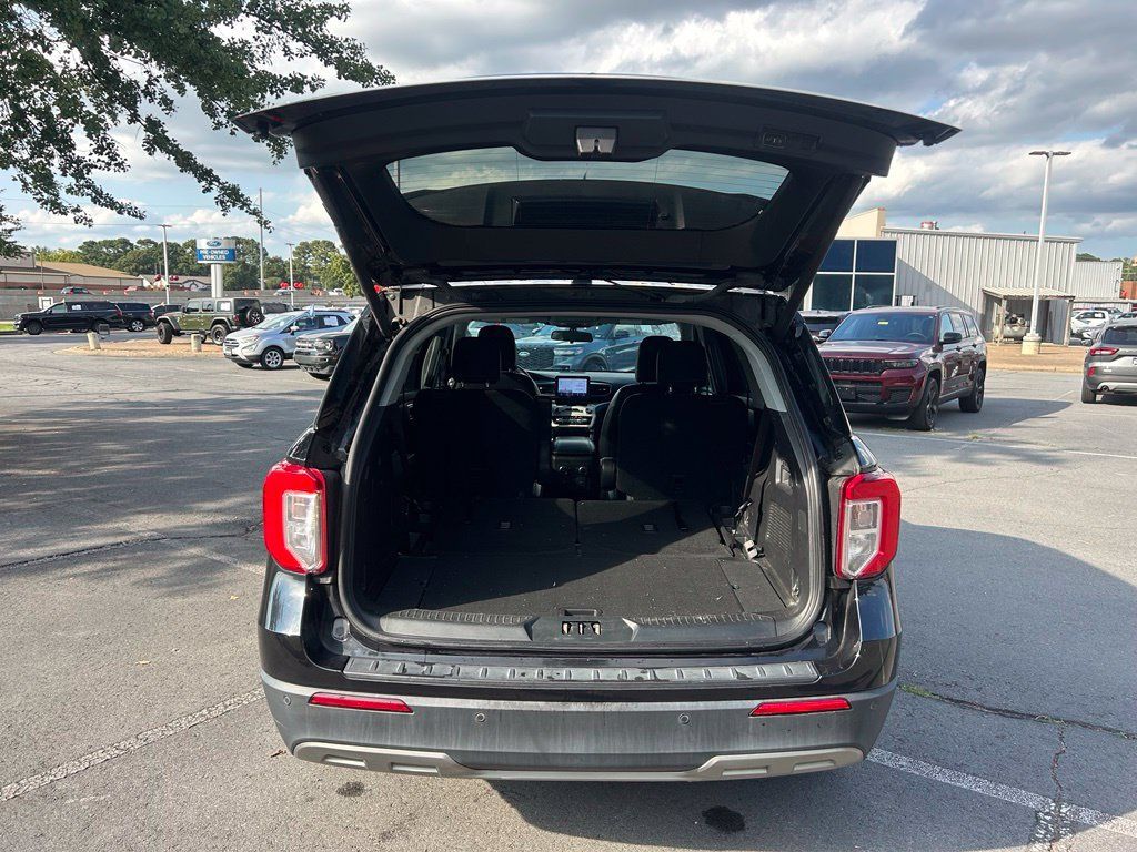 Used 2021 Ford Explorer XLT w/ Equipment Group 202A AWD/4WD image 8