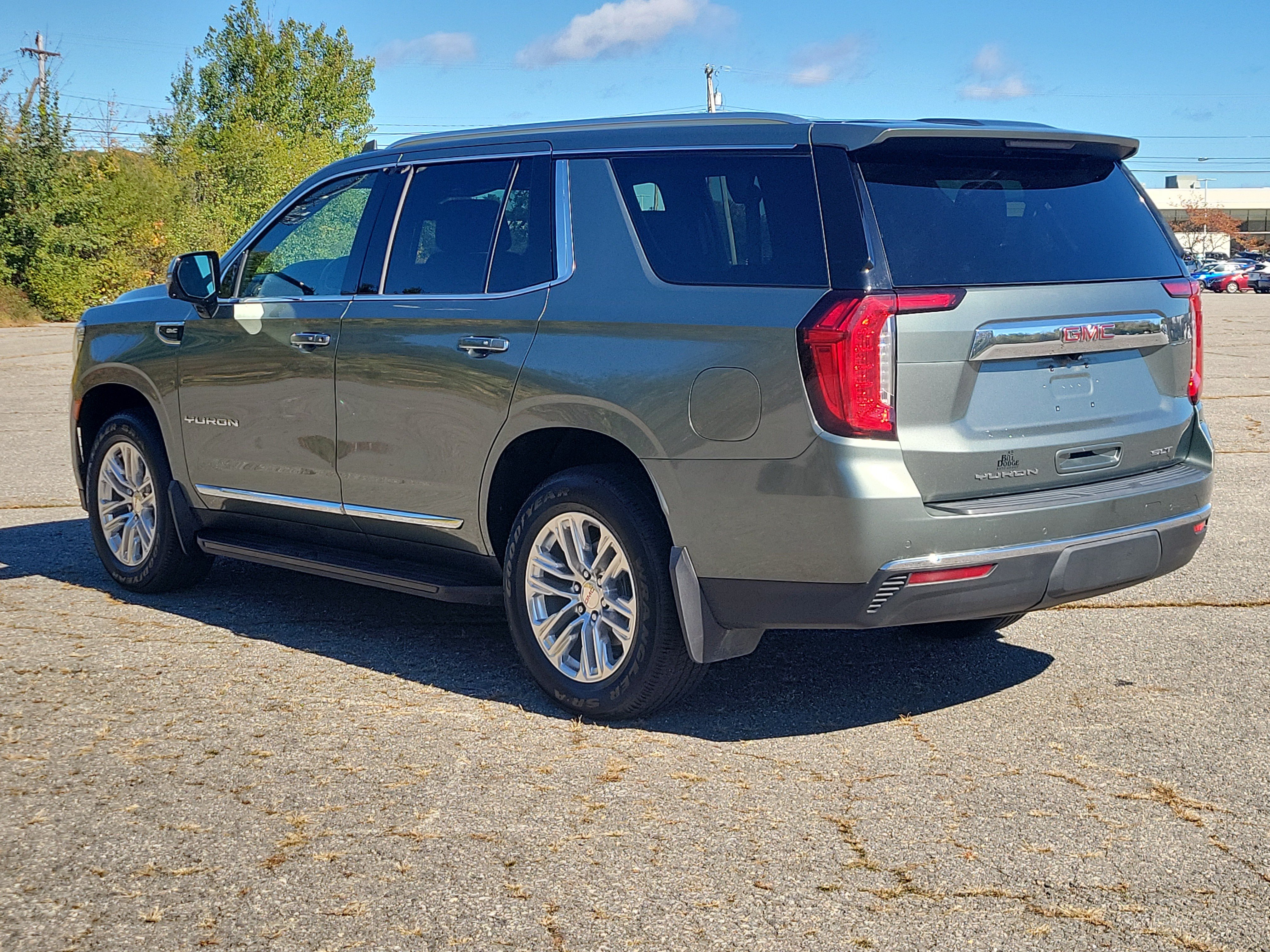 Used 2023 GMC Yukon SLT w/ SLT Premium Package AWD/4WD image 7