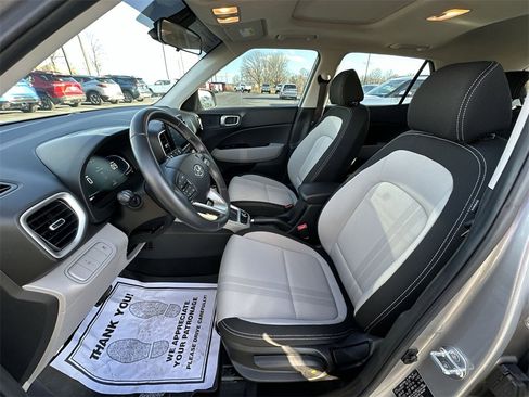 Used 2024 Hyundai Venue SEL image 11