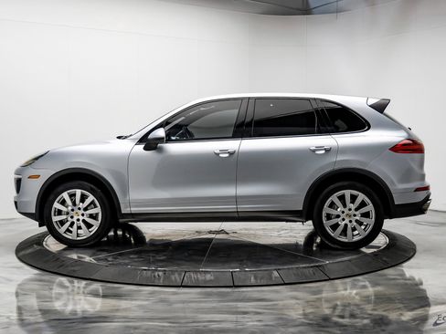 Used 2017 Porsche Cayenne S image 5