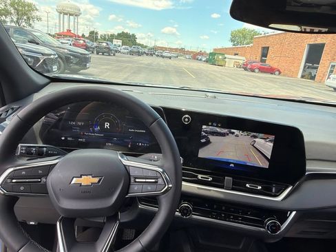 Used 2026 Chevrolet Equinox LT AWD/4WD image 12
