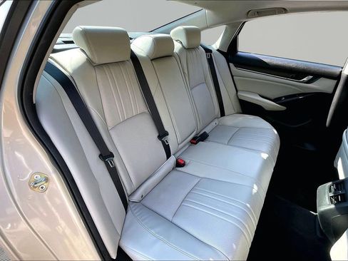 Used 2018 Honda Accord Touring image 19