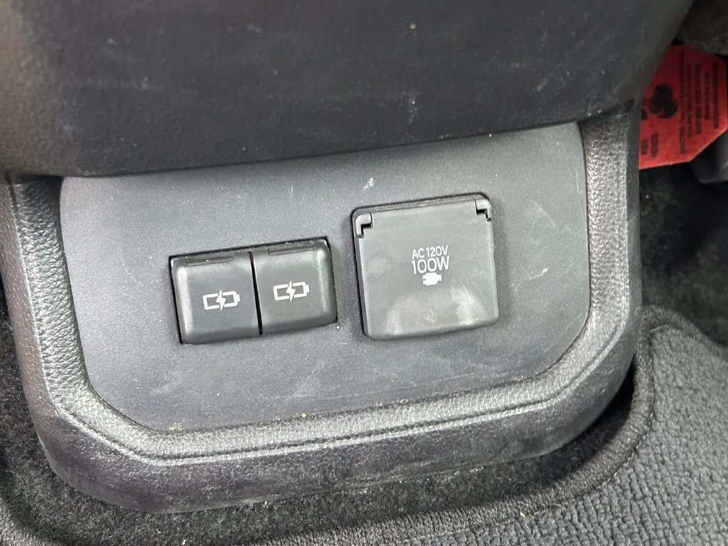 Used 2024 Toyota Highlander Platinum FWD image 25