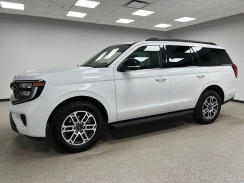 Used 2025 Ford Expedition Active AWD/4WD image 6
