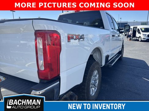 Used 2024 Ford F250 XLT w/ FX4 Off-Road Package AWD/4WD image 4