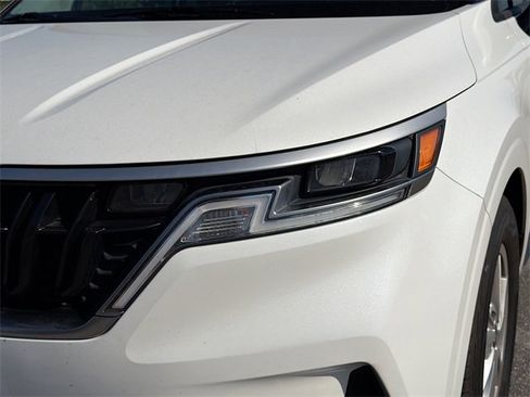 Used 2024 Kia Carnival LX image 9