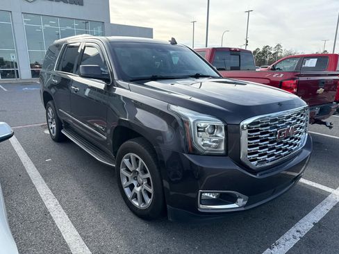 Used 2018 GMC Yukon Denali image 2