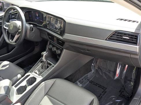 Used 2022 Volkswagen Jetta SE FWD image 19