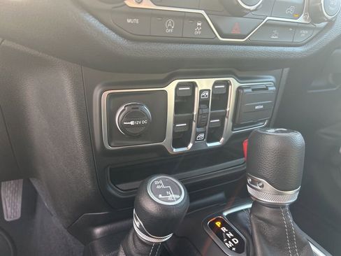 Used 2025 Jeep Wrangler Unlimited Sport AWD/4WD image 29