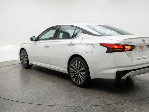 Used 2025 Nissan Altima 2.5 SV image 6