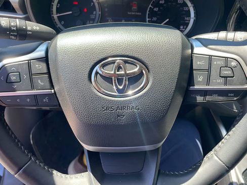 Used 2023 Toyota Highlander LE AWD/4WD image 16