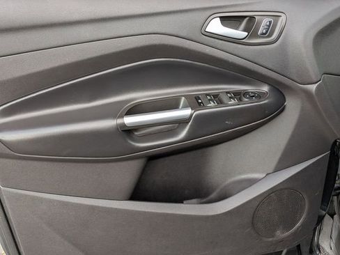 Used 2019 Ford Escape SE image 13