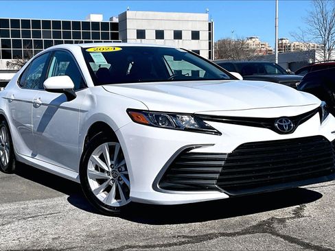 Used 2024 Toyota Camry LE image 2