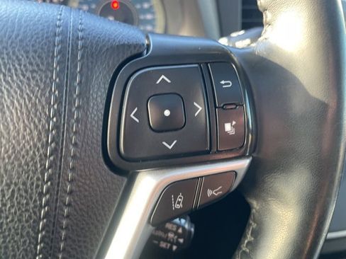 Used 2020 Toyota Sienna XLE image 24