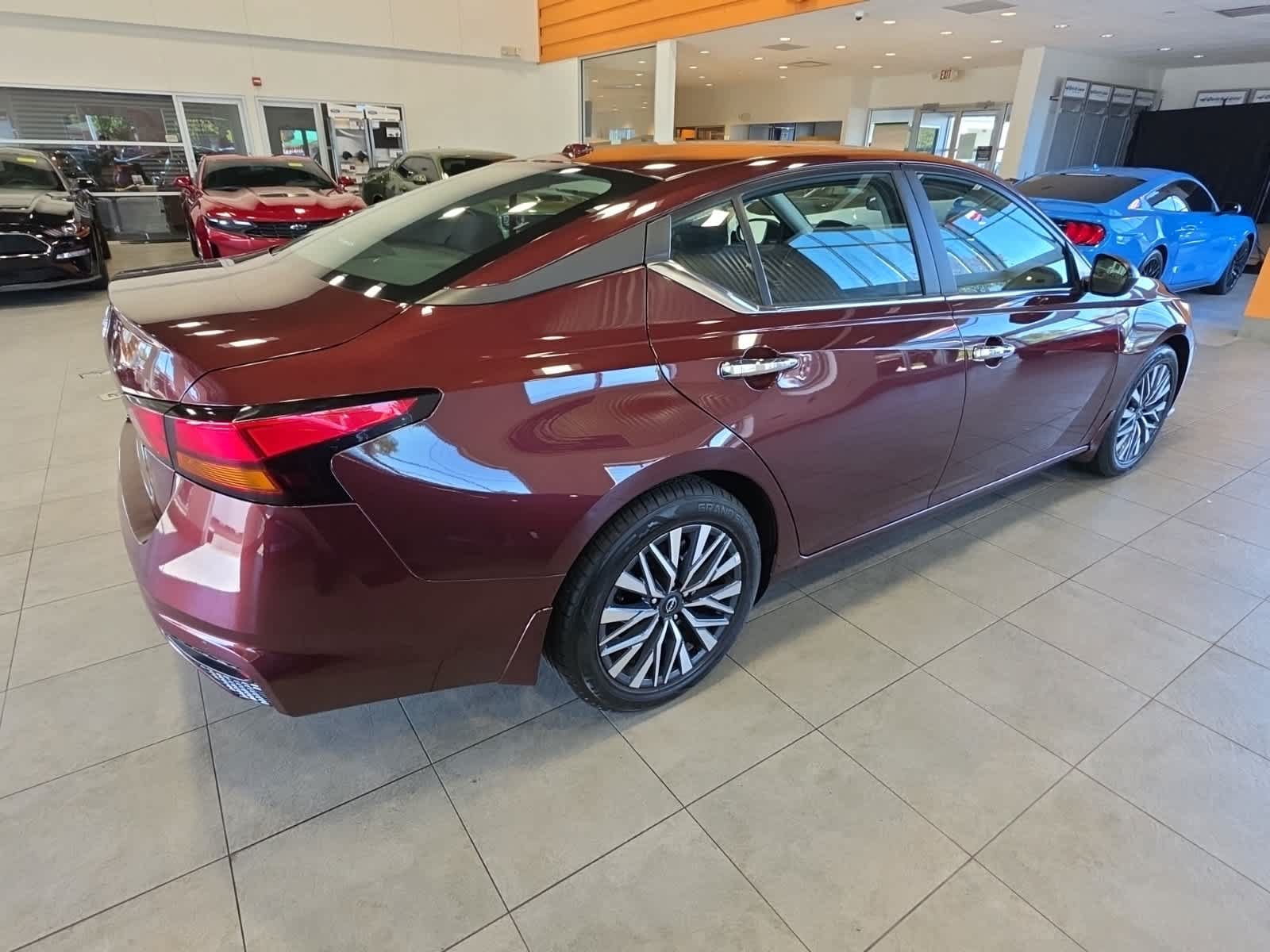 Used 2025 Nissan Altima 2.5 SV FWD image 5