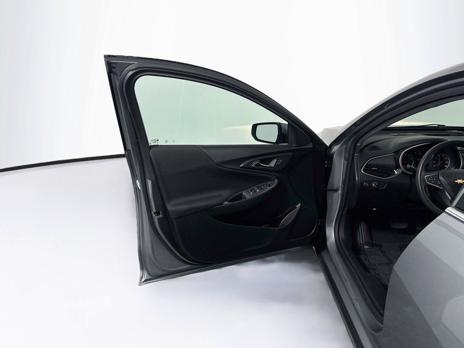 Used 2025 Chevrolet Malibu LT FWD image 9