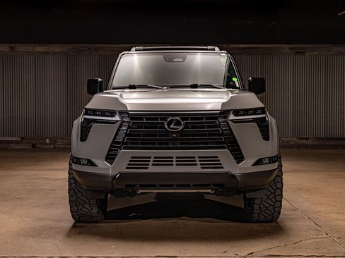 Used 2024 Lexus GX 550 AWD/4WD image 2