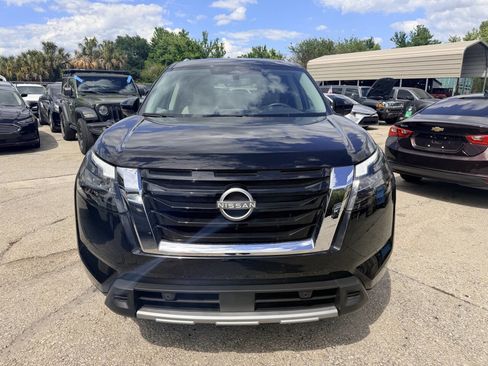 Used 2025 Nissan Pathfinder SL FWD image 2