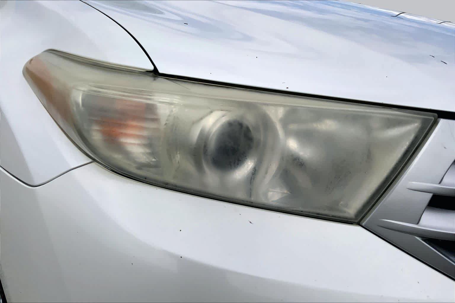 Used 2011 Toyota Highlander SE FWD image 25