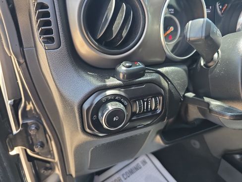 Used 2018 Jeep Wrangler Unlimited Sport S AWD/4WD image 11