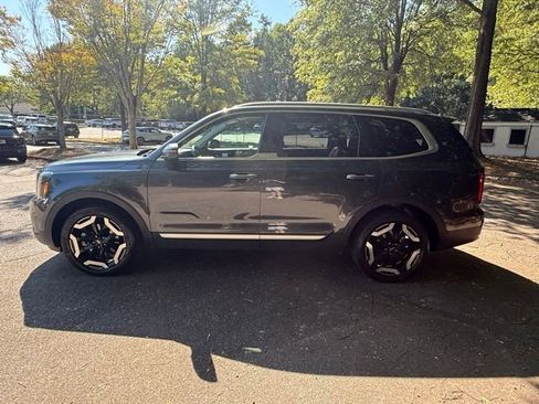 Used 2024 Kia Telluride S w/ S Sunroof Package image 3