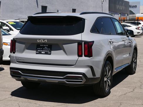 Used 2023 Kia Sorento EX w/ Panoramic Sunroof Package FWD image 3