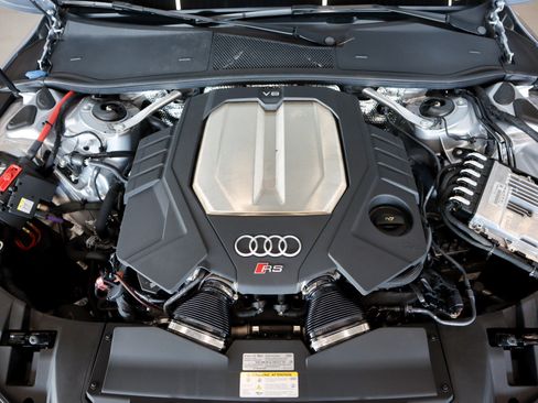 Used 2023 Audi RS 7 Sportback w/ Carbon Optic Package image 4