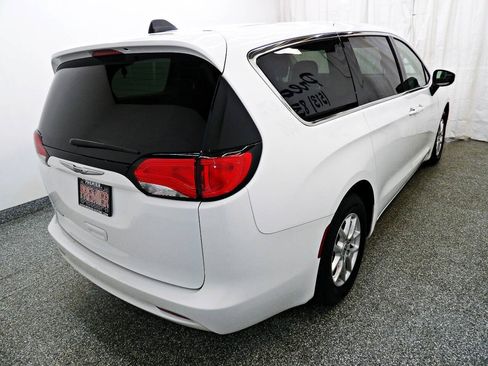 Used 2021 Chrysler Voyager LX FWD image 6