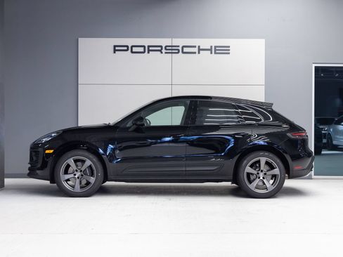 Certified 2026 Porsche Macan AWD/4WD image 2