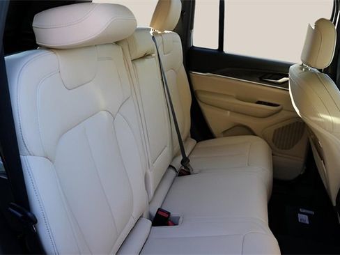 New 2025 Jeep Grand Cherokee Limited image 18