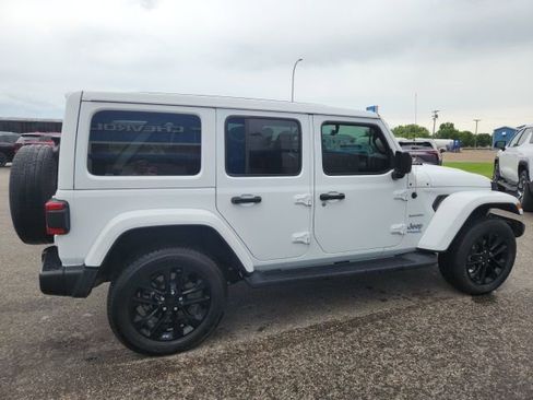 Used 2021 Jeep Wrangler Unlimited Sahara w/ Cold Weather Group AWD/4WD image 5