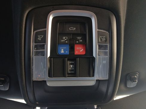 Used 2024 RAM 1500 Laramie AWD/4WD image 7