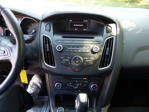 Used 2016 Ford Focus SE w/ Equipment Group 201A FWD image 28